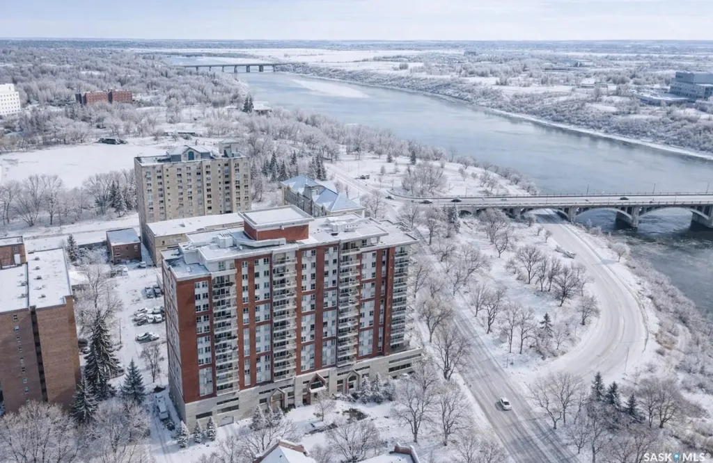 902 Spadina Crescent E Saskatoon SK S7K 0G8