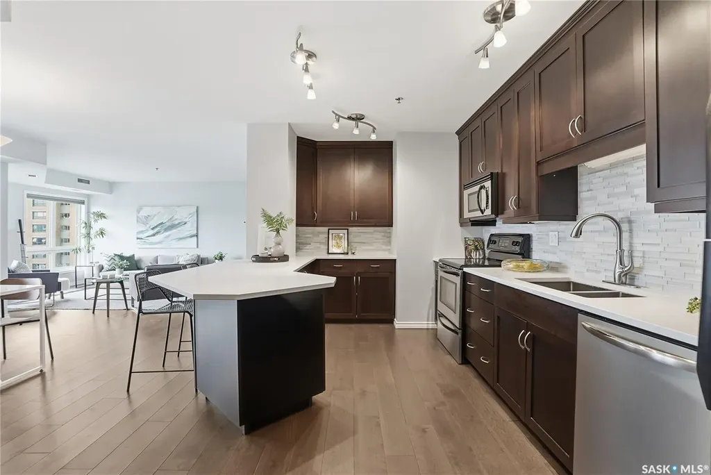 902 Spadina Crescent E Saskatoon SK S7K 0G8
