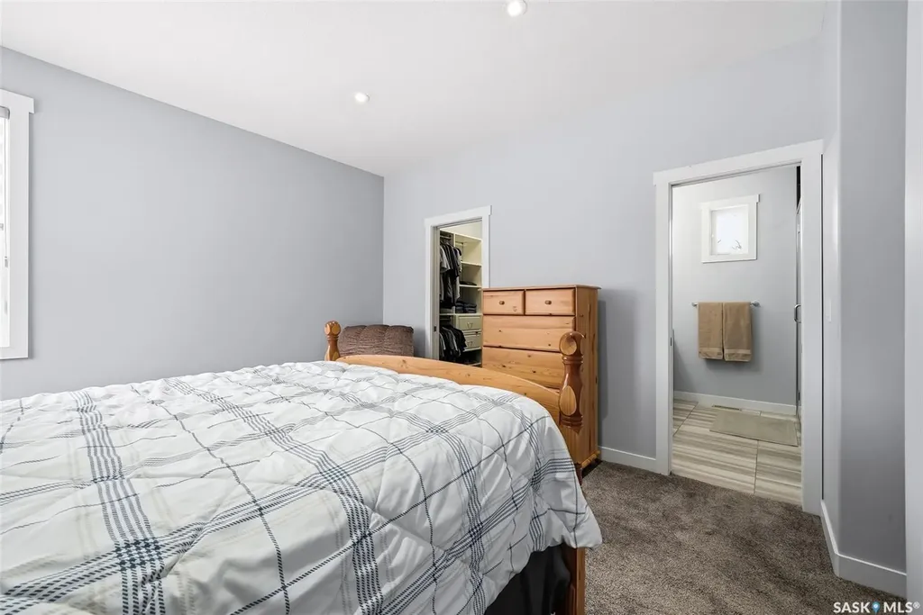 3921 Red Lily Bay Regina SK S4V 1S3