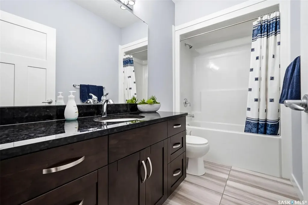 3921 Red Lily Bay Regina SK S4V 1S3