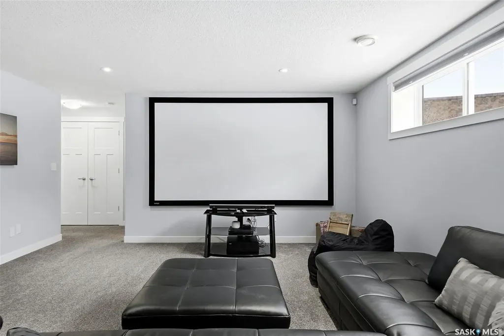 3921 Red Lily Bay Regina SK S4V 1S3