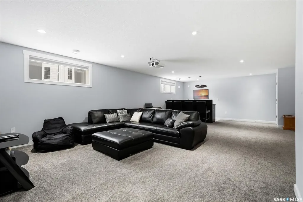 3921 Red Lily Bay Regina SK S4V 1S3