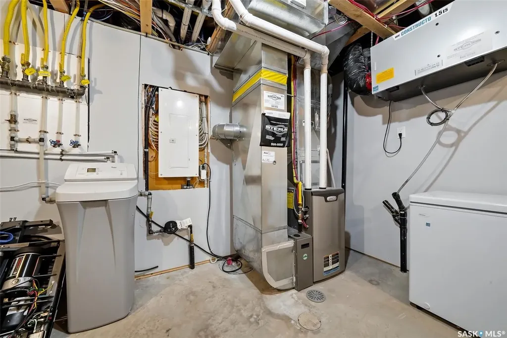 3921 Red Lily Bay Regina SK S4V 1S3