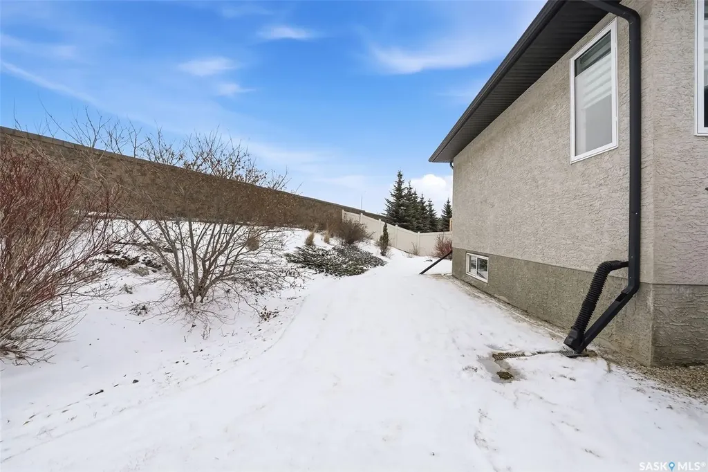 3921 Red Lily Bay Regina SK S4V 1S3