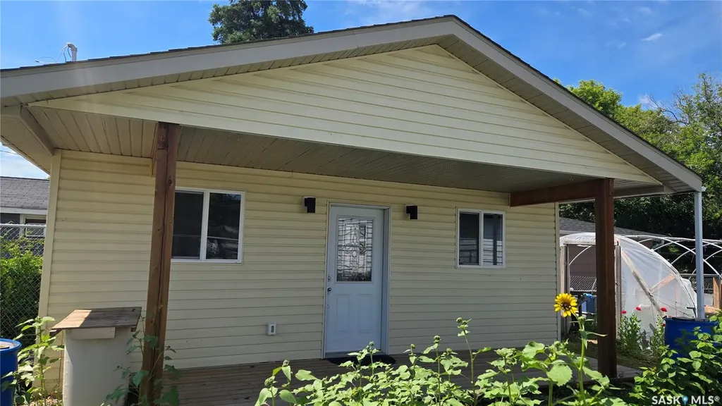 1005 Lillooet Street W Moose Jaw SK S6H 4Z9