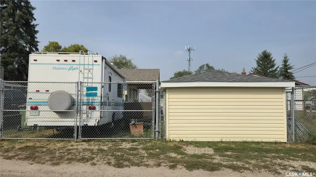 1005 Lillooet Street W Moose Jaw SK S6H 4Z9