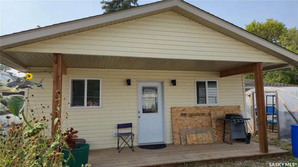 1005 Lillooet Street W Moose Jaw SK S6H 4Z9