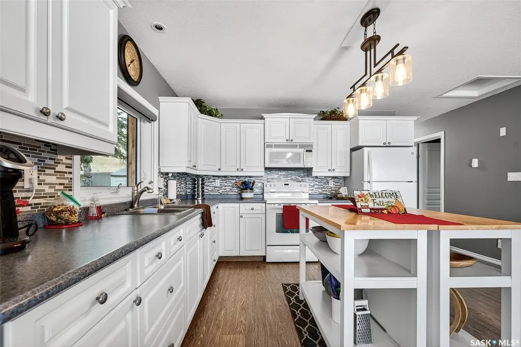 367 Daniel Drive North Grove SK S6H 4P4