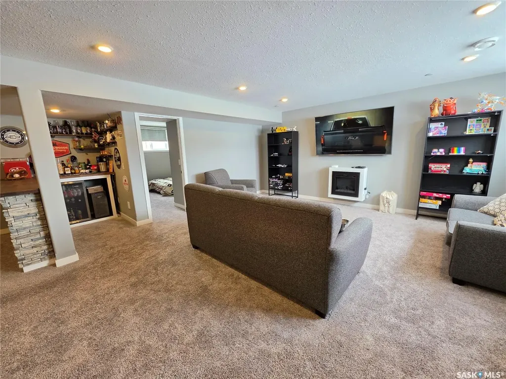 9 Carl Drive Meadow Lake SK S9X 1Z9