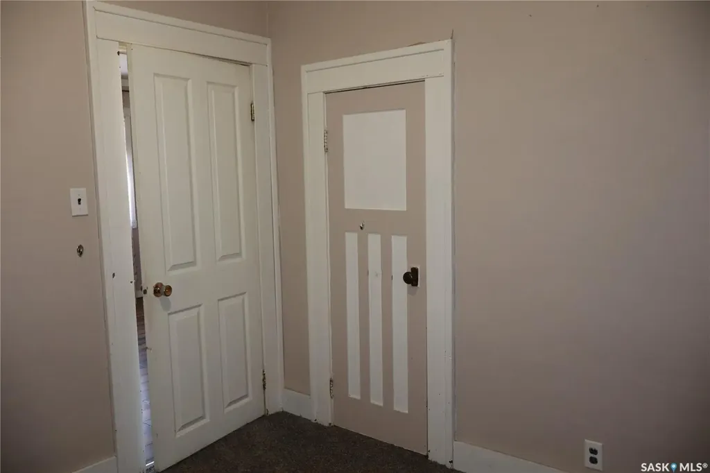 11 4th Street Willow Bunch SK S0H 4K0