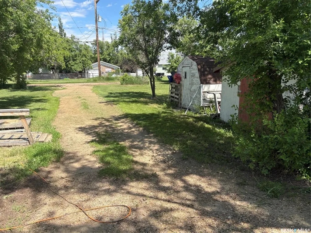 11 4th Street Willow Bunch SK S0H 4K0