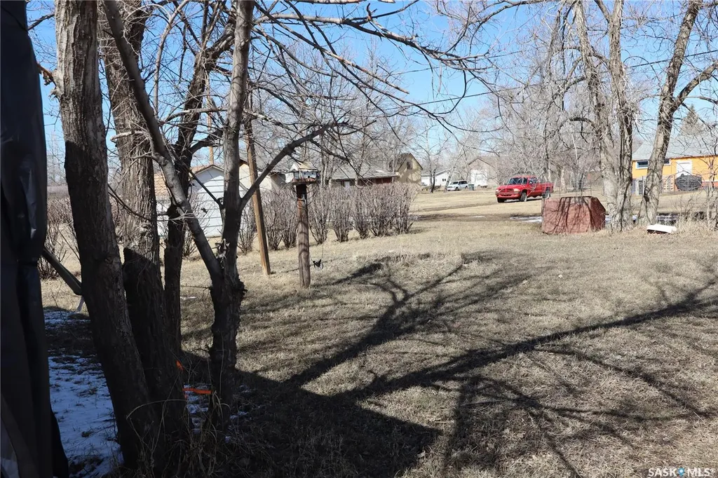 11 4th Street Willow Bunch SK S0H 4K0
