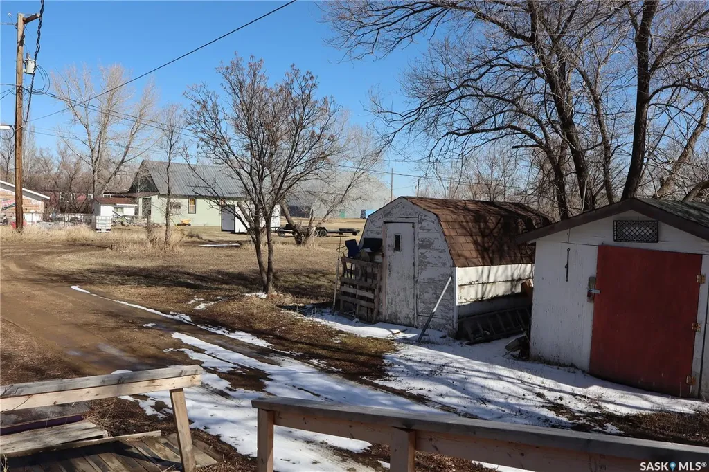 11 4th Street Willow Bunch SK S0H 4K0