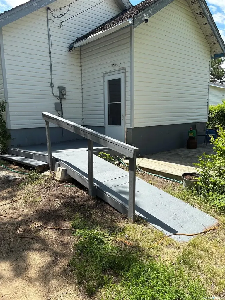 11 4th Street Willow Bunch SK S0H 4K0