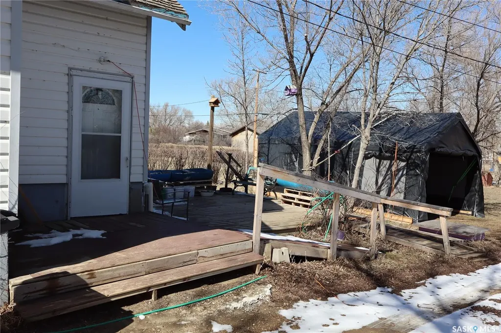 11 4th Street Willow Bunch SK S0H 4K0