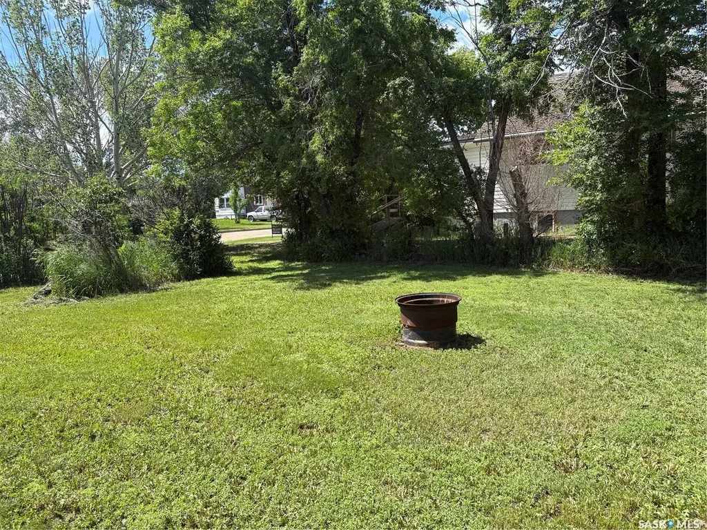 11 4th Street Willow Bunch SK S0H 4K0