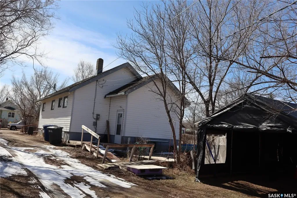 11 4th Street Willow Bunch SK S0H 4K0