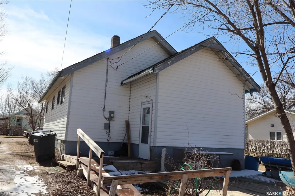 11 4th Street Willow Bunch SK S0H 4K0