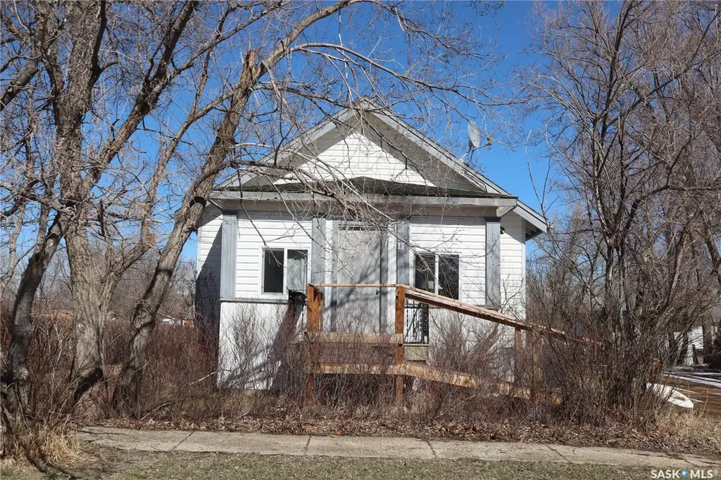 11 4th Street Willow Bunch SK S0H 4K0