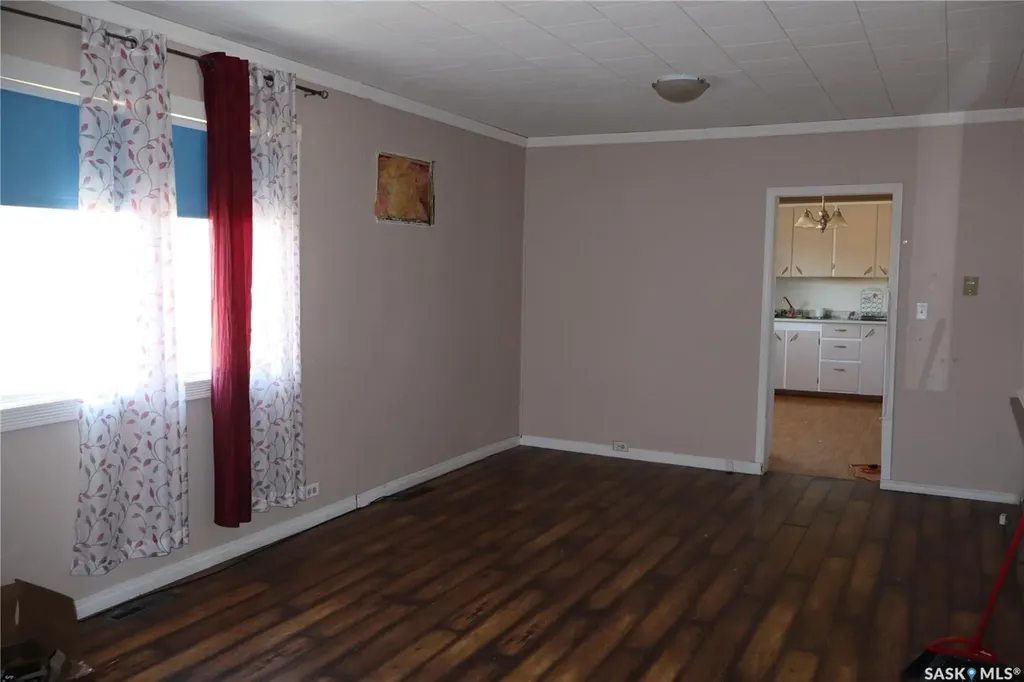 11 4th Street Willow Bunch SK S0H 4K0