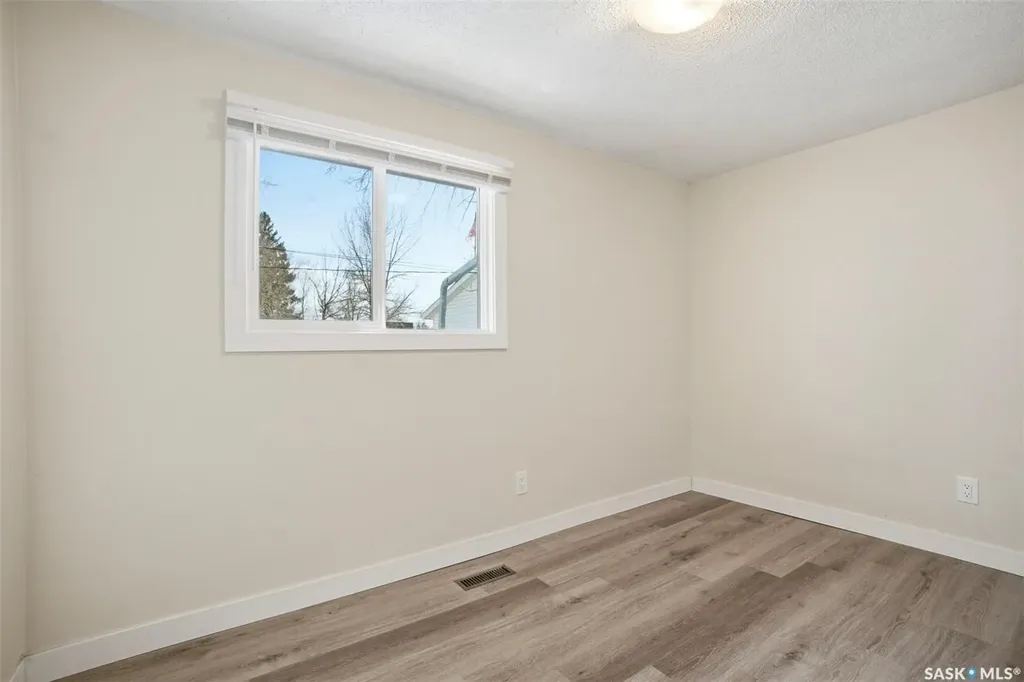 505 L Avenue N Saskatoon SK S7L 2P8