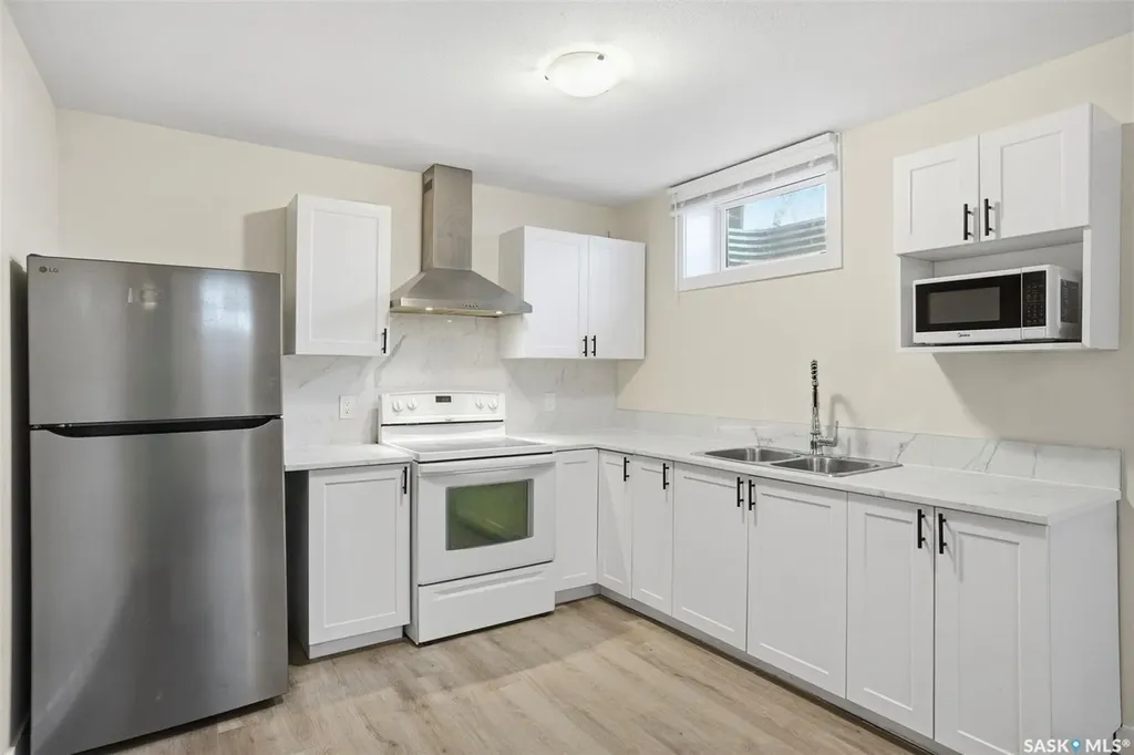 505 L Avenue N Saskatoon SK S7L 2P8
