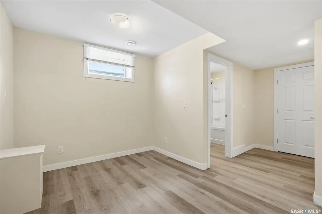 505 L Avenue N Saskatoon SK S7L 2P8