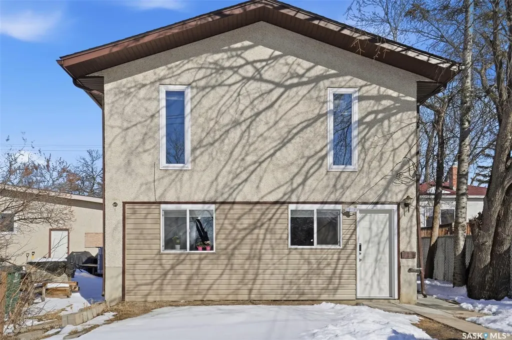 505 L Avenue N Saskatoon SK S7L 2P8