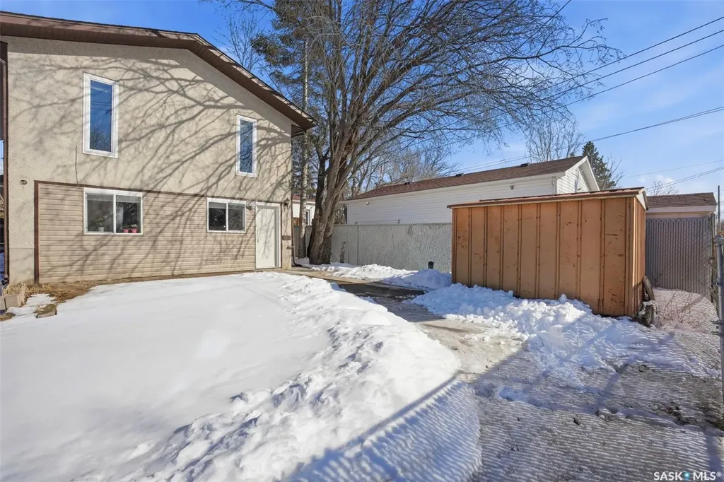 505 L Avenue N Saskatoon SK S7L 2P8