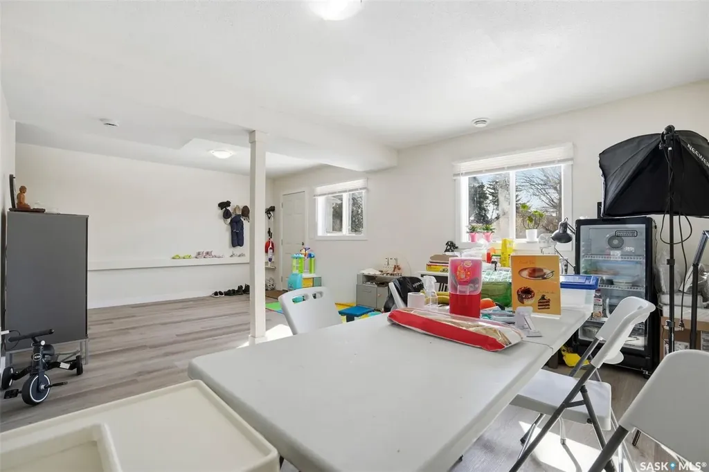 505 L Avenue N Saskatoon SK S7L 2P8