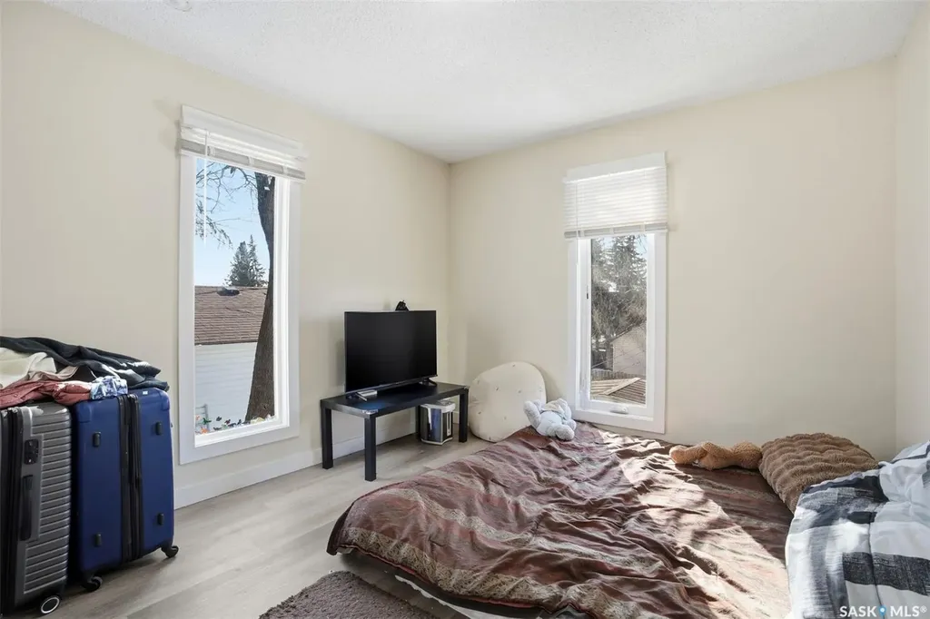 505 L Avenue N Saskatoon SK S7L 2P8