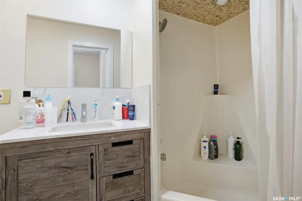 505 L Avenue N Saskatoon SK S7L 2P8