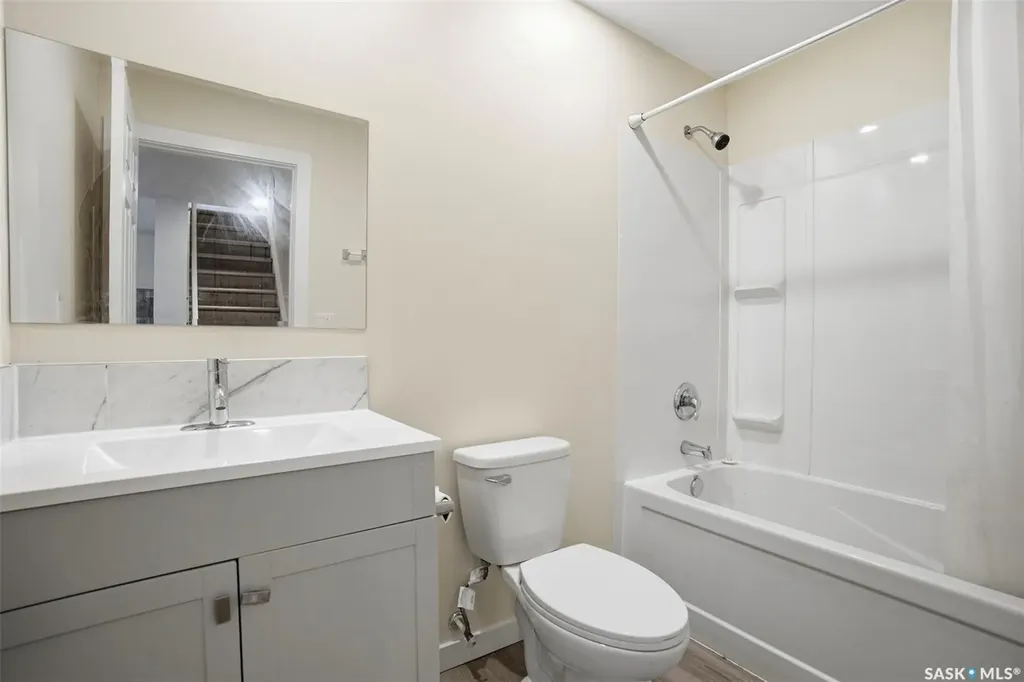 505 L Avenue N Saskatoon SK S7L 2P8