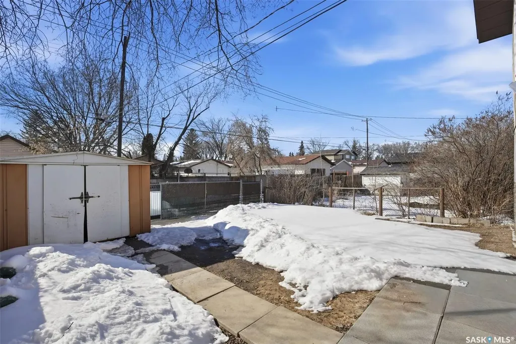 505 L Avenue N Saskatoon SK S7L 2P8