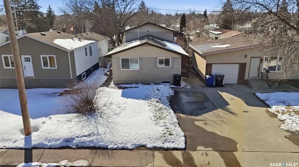 505 L Avenue N Saskatoon SK S7L 2P8