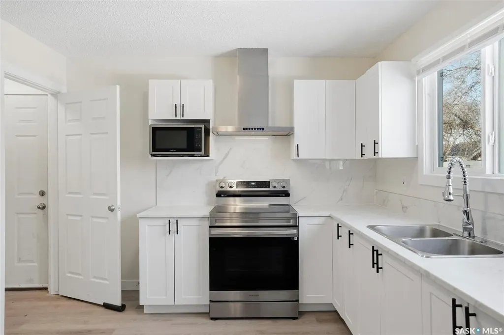 505 L Avenue N Saskatoon SK S7L 2P8