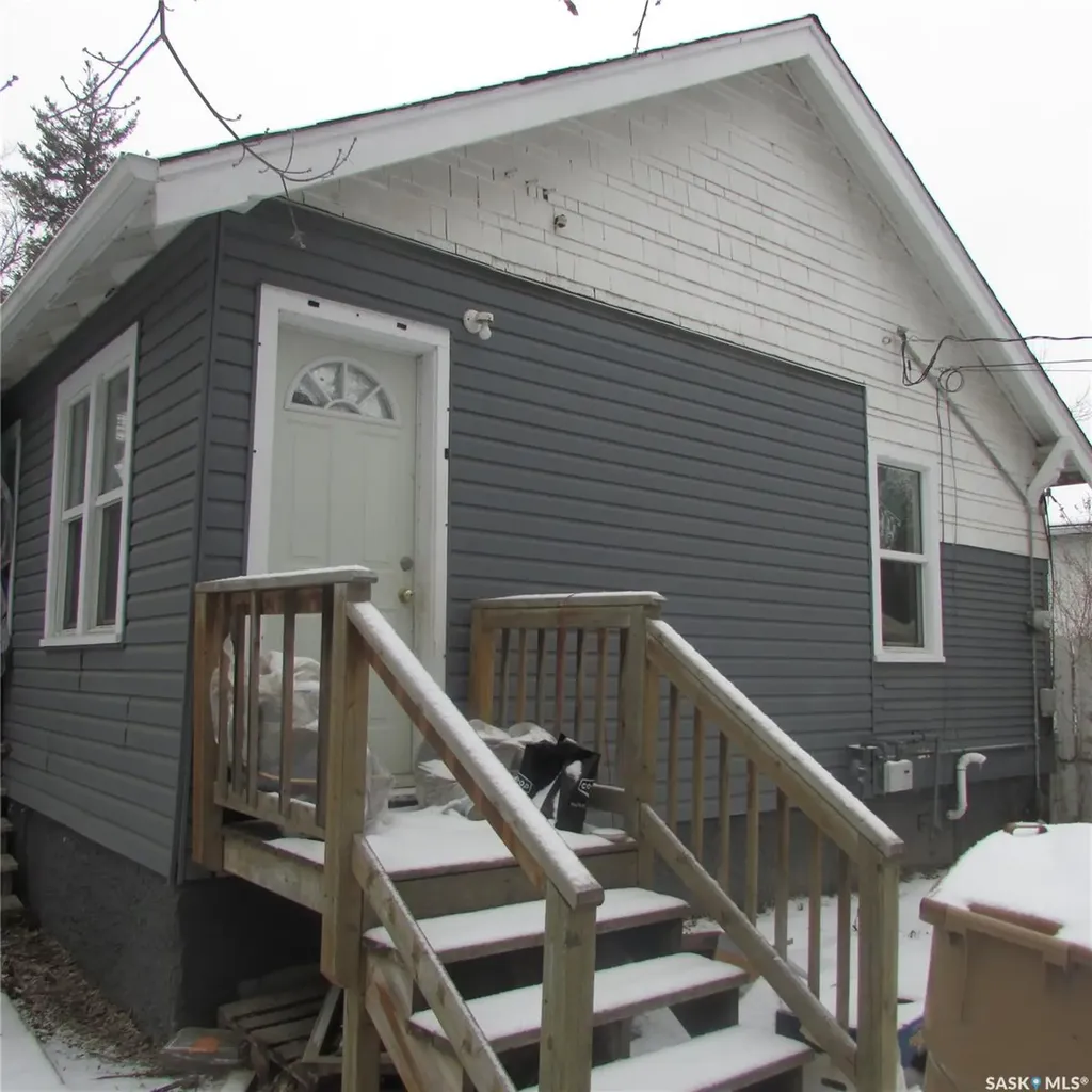 1437 Elphinstone Street Regina SK S4T 3M7