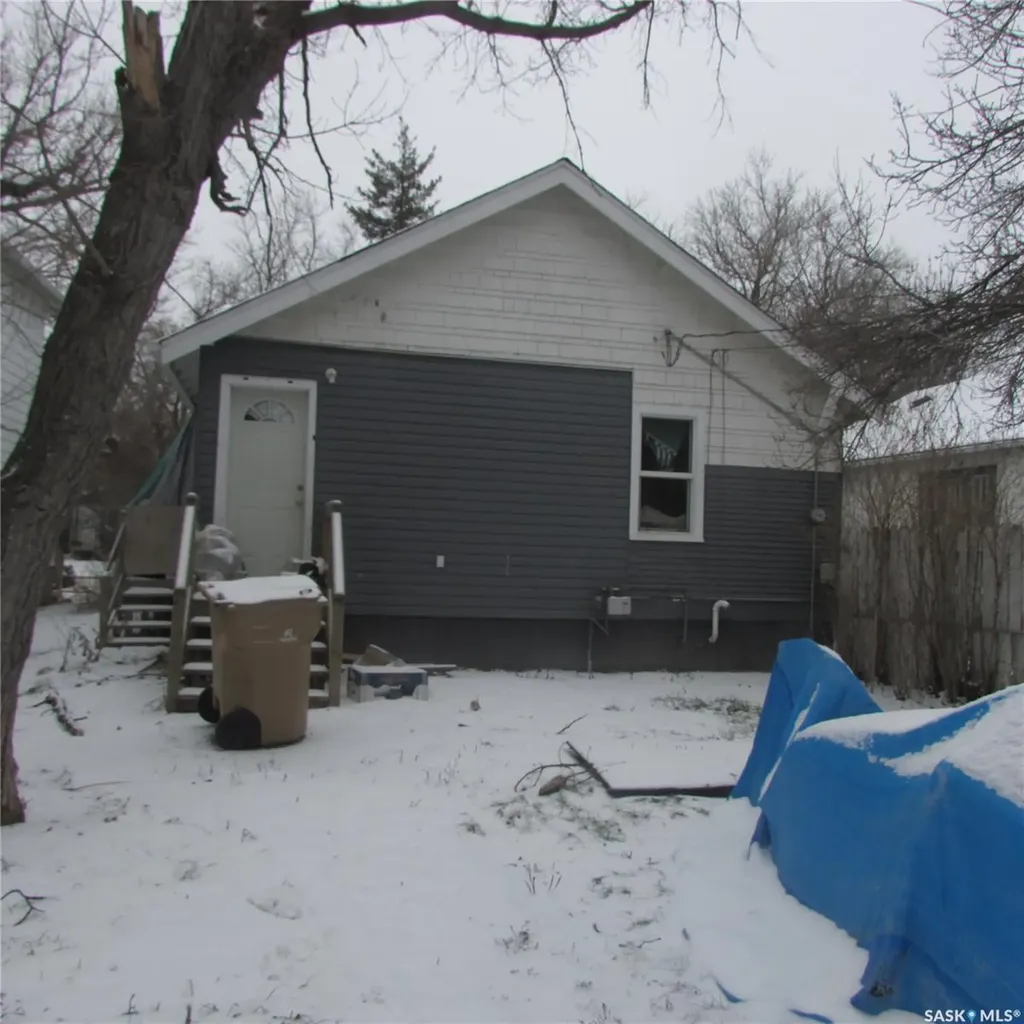 1437 Elphinstone Street Regina SK S4T 3M7