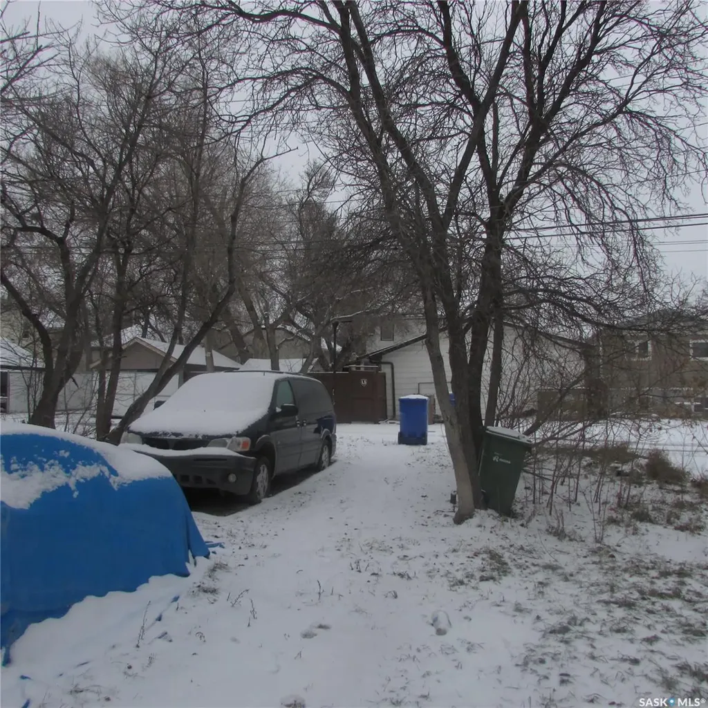 1437 Elphinstone Street Regina SK S4T 3M7