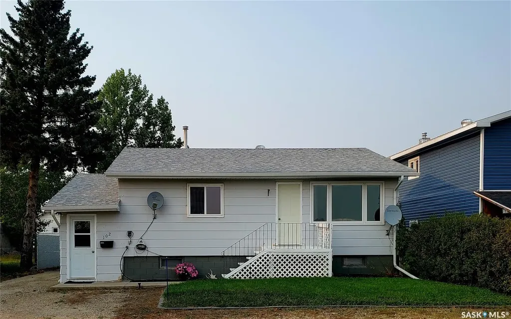 102 Railway Avenue E Waldeck SK S0H 4J0
