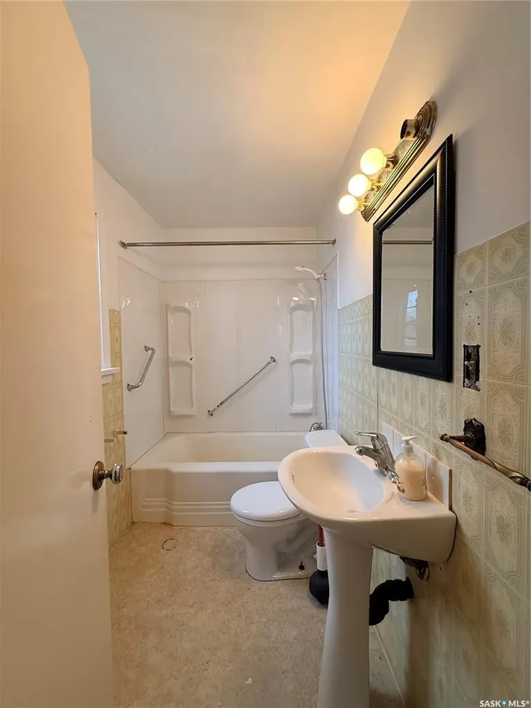 392 9th Avenue NW Swift Current SK S9H 1A9