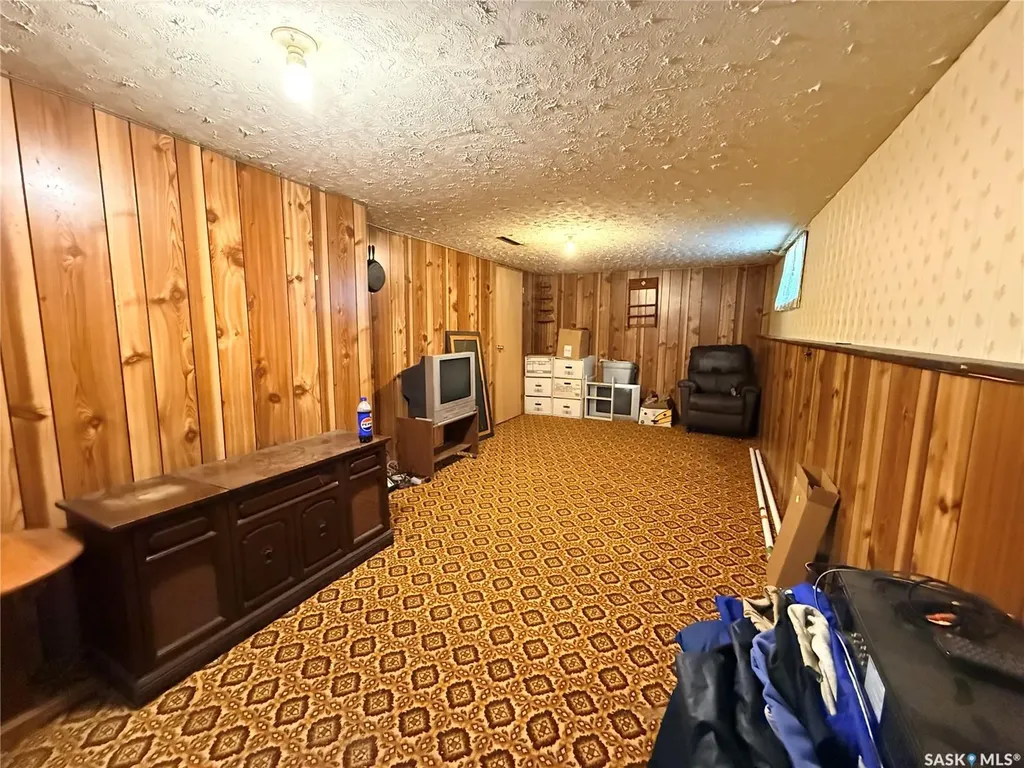 392 9th Avenue NW Swift Current SK S9H 1A9