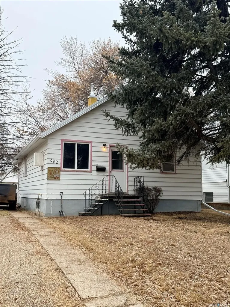 392 9th Avenue NW Swift Current SK S9H 1A9