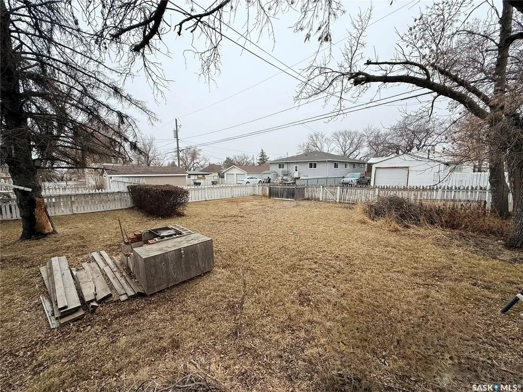 392 9th Avenue NW Swift Current SK S9H 1A9