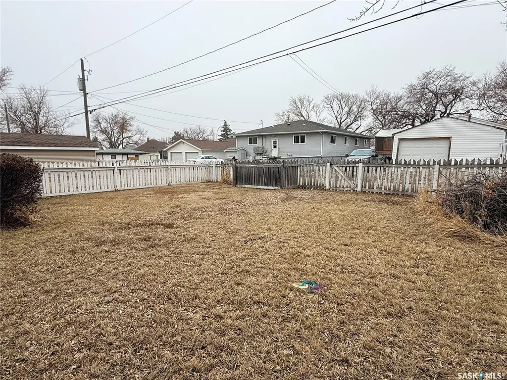 392 9th Avenue NW Swift Current SK S9H 1A9