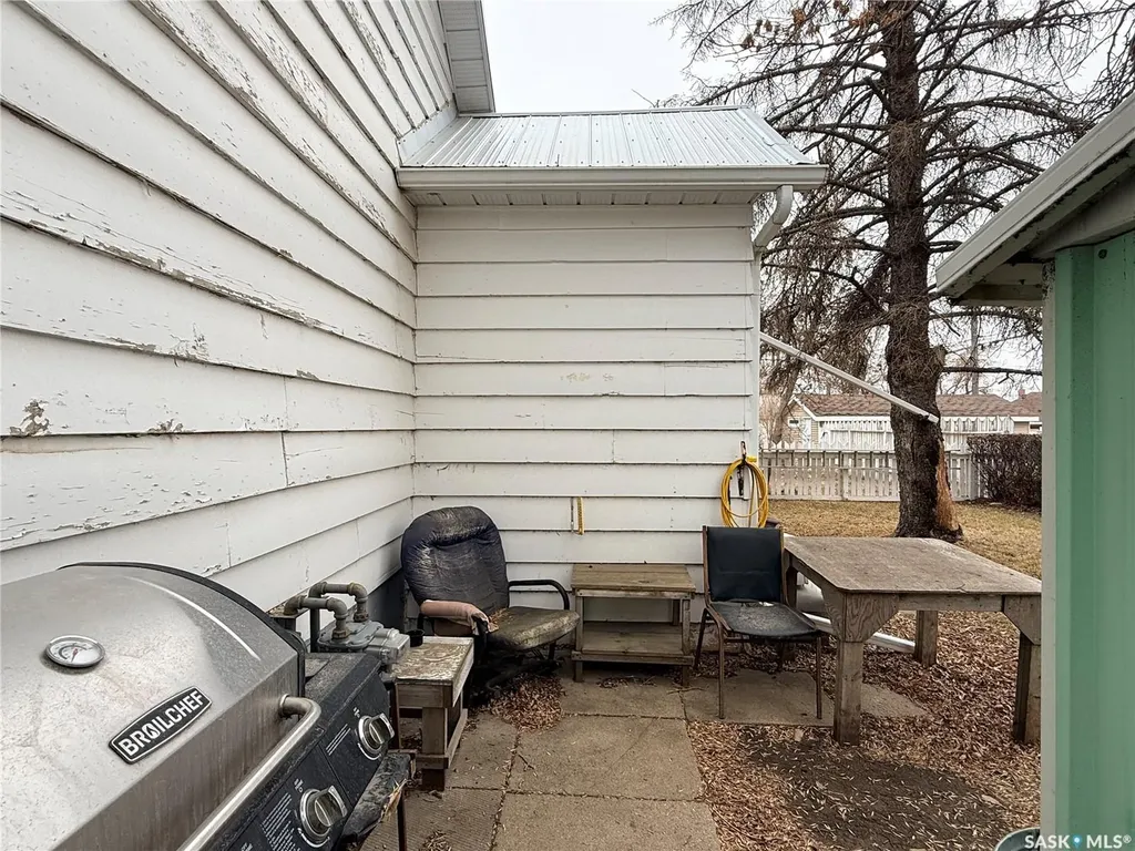 392 9th Avenue NW Swift Current SK S9H 1A9
