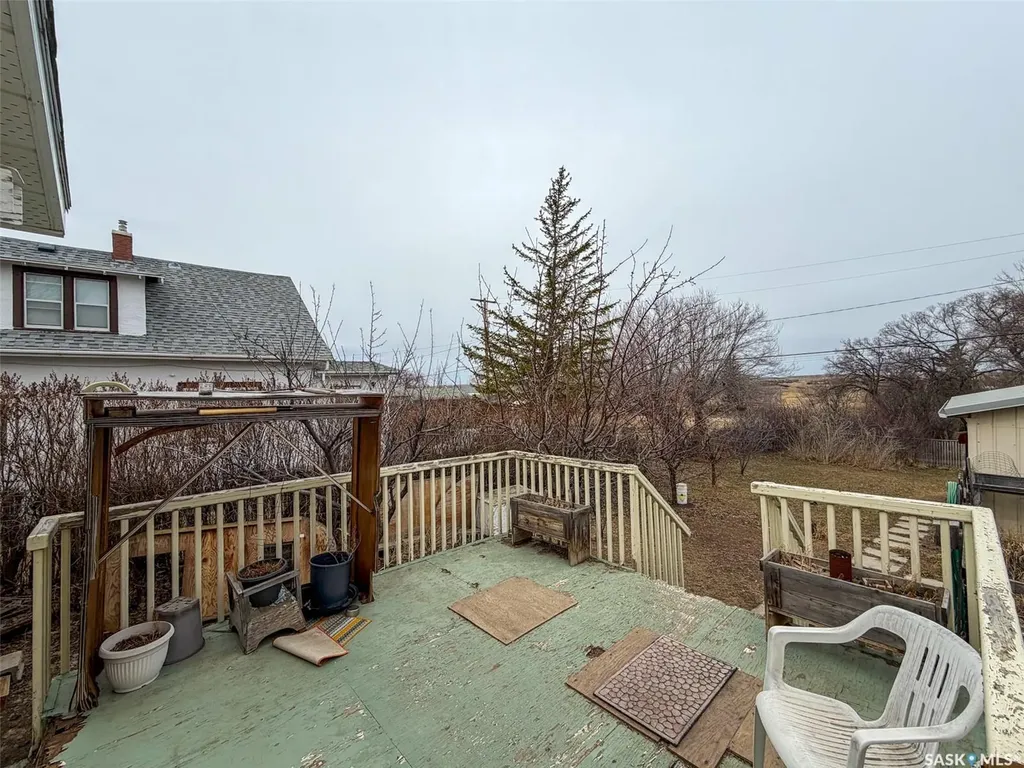 244 Maple Street Gull Lake SK S0N 1A0