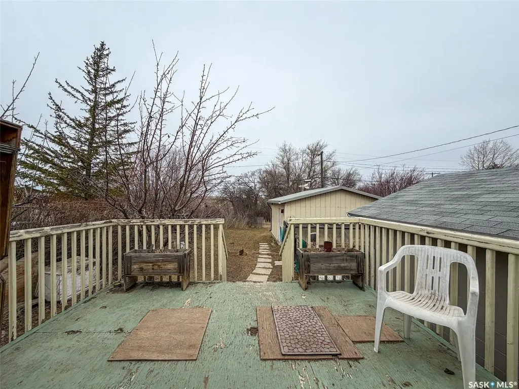 244 Maple Street Gull Lake SK S0N 1A0