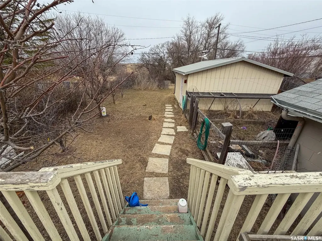 244 Maple Street Gull Lake SK S0N 1A0