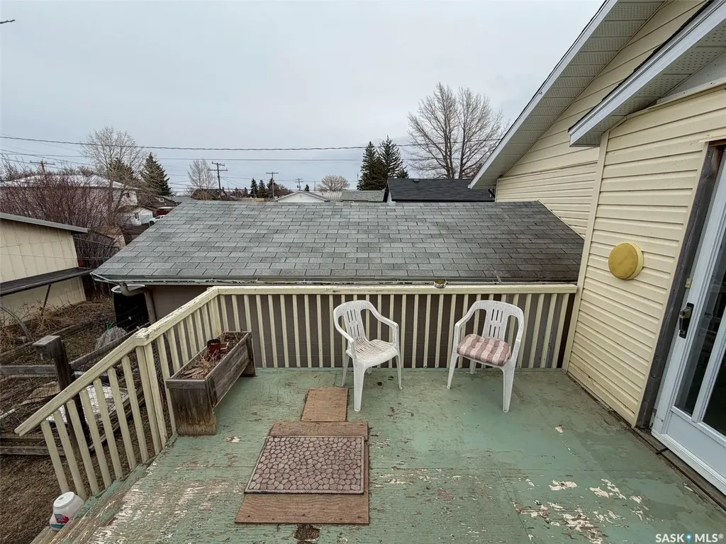 244 Maple Street Gull Lake SK S0N 1A0